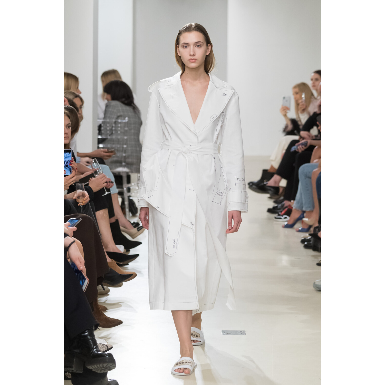 Фото Ruban Fall 2019 Ready-to-Wear / Ruban осень-зима 2019 / Неделя моды: Москва